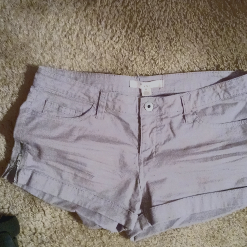 X X I Shorts